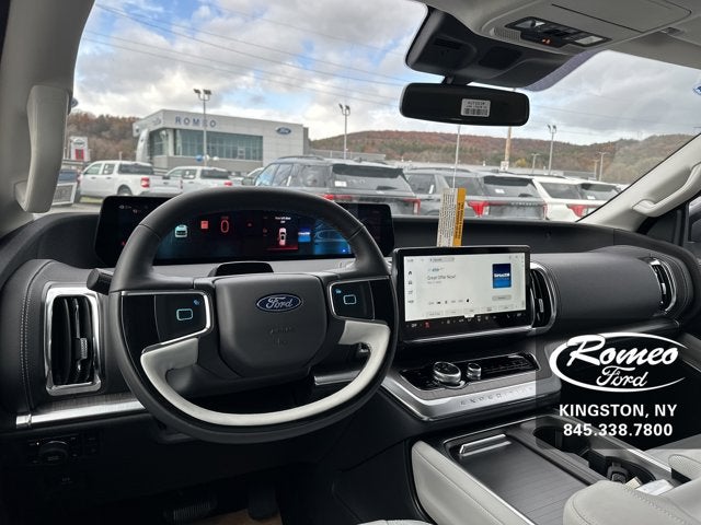 2025 Ford Expedition Platinum®