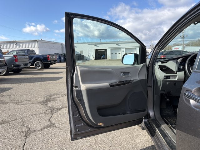 2019 Toyota Sienna XLE 8 Passenger