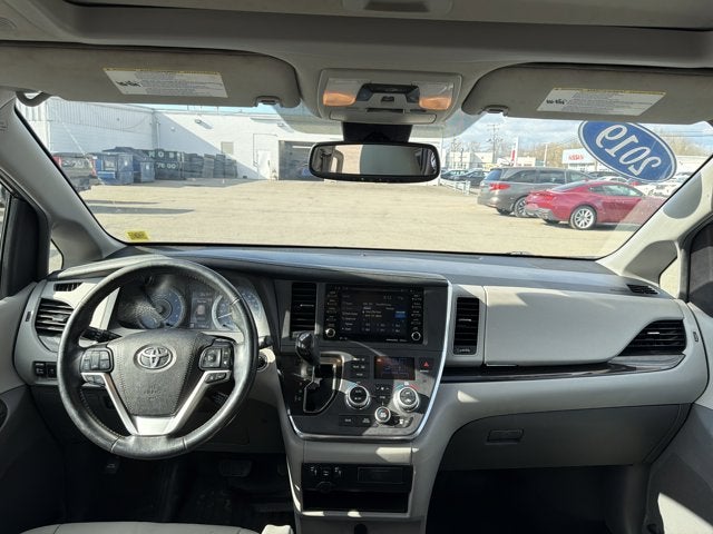 2019 Toyota Sienna XLE 8 Passenger