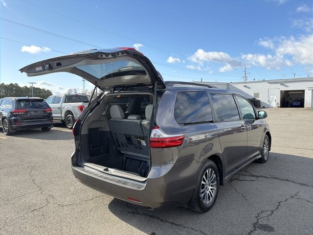 2019 Toyota Sienna XLE 8 Passenger