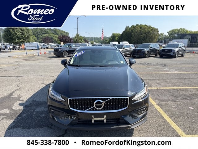 2022 Volvo V60 Cross Country T5