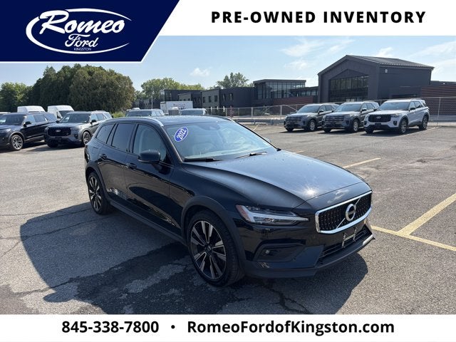 2022 Volvo V60 Cross Country T5