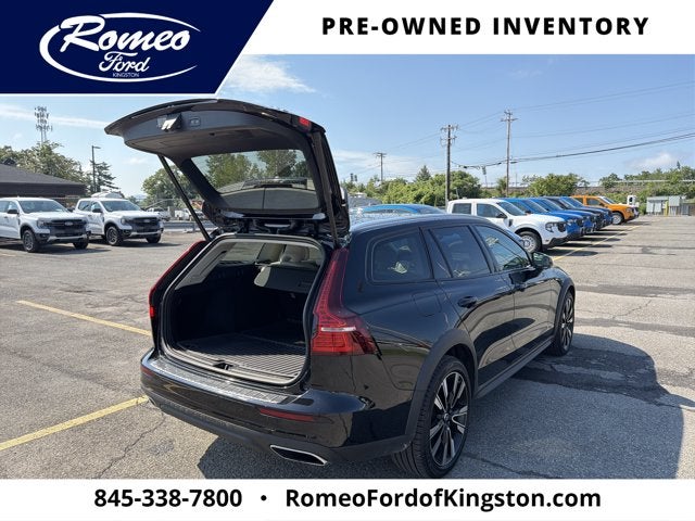 2022 Volvo V60 Cross Country T5