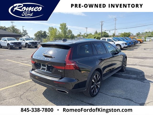 2022 Volvo V60 Cross Country T5