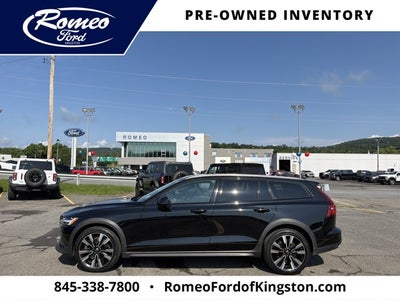 2022 Volvo V60 Cross Country T5